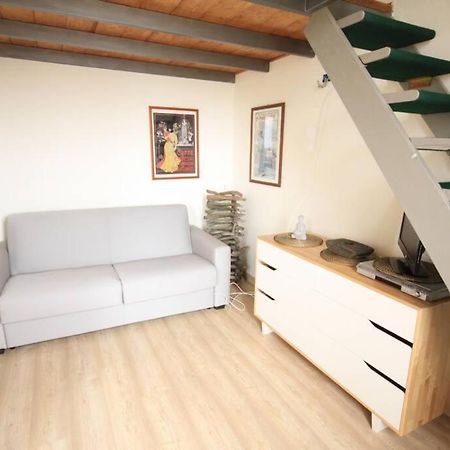 Апартаменты Bilocale Fronte Mare Марина-ди-Пиза Экстерьер фото